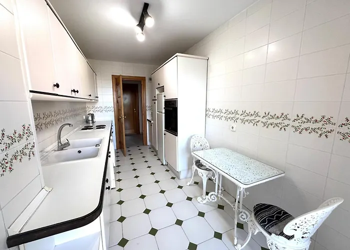 Carihuela En Primera Linea De Playa Con Vistas Y Garaje! C