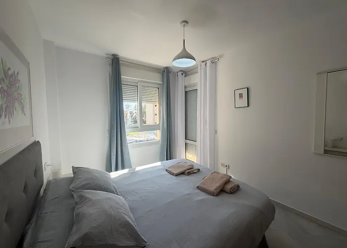 Carihuela En Primera Linea De Playa Con Vistas Y Garaje! C *