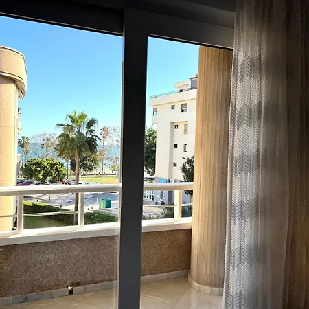 Carihuela En Primera Linea De Playa Con Vistas Y Garaje! C * 托雷莫利诺斯