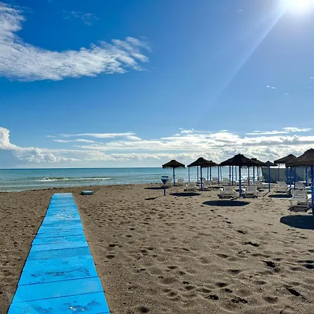 Carihuela En Primera Linea De Playa Con Vistas Y Garaje! C Lejlighed *