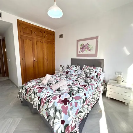 Carihuela En Primera Linea De Playa Con Vistas Y Garaje! C *