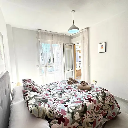 Carihuela En Primera Linea De Playa Con Vistas Y Garaje! C *