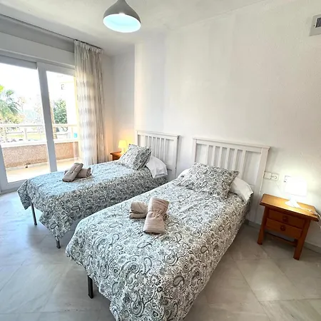 Carihuela En Primera Linea De Playa Con Vistas Y Garaje! C * Torremolinos