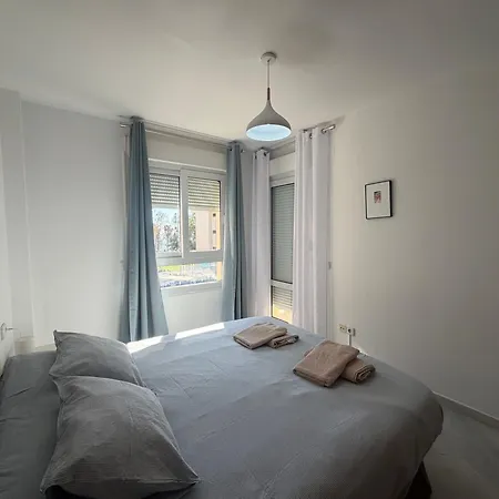 Carihuela En Primera Linea De Playa Con Vistas Y Garaje! C *