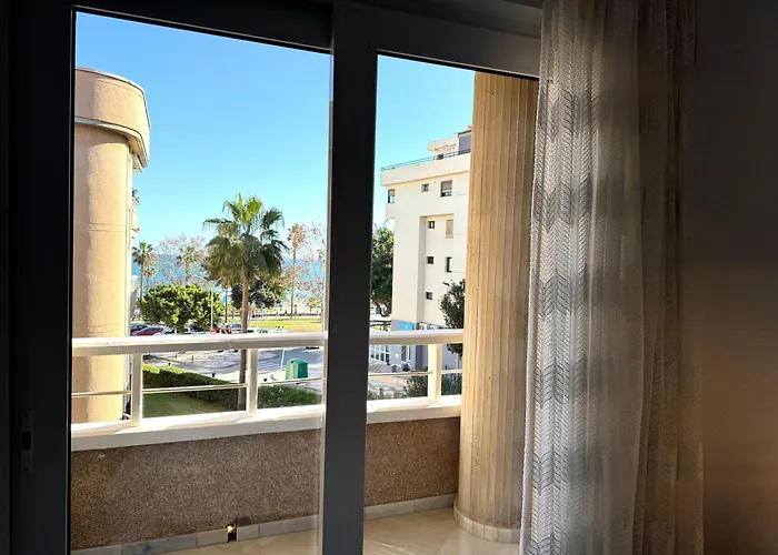 Carihuela En Primera Linea De Playa Con Vistas Y Garaje! C * Torremolinos