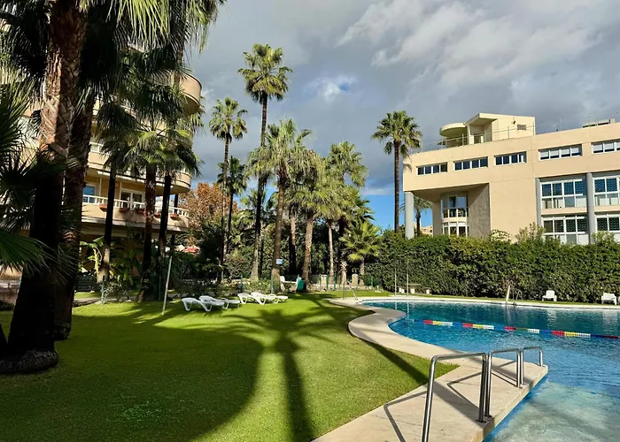 Carihuela En Primera Linea De Playa Con Vistas Y Garaje! C Torremolinos